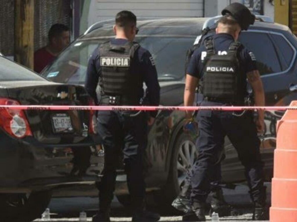 Una mujer que sobrevivió al ataque de un comando en un domicilio en Tultepec, Estado de México, murió en el hospital con lo que suman ocho las víctimas.