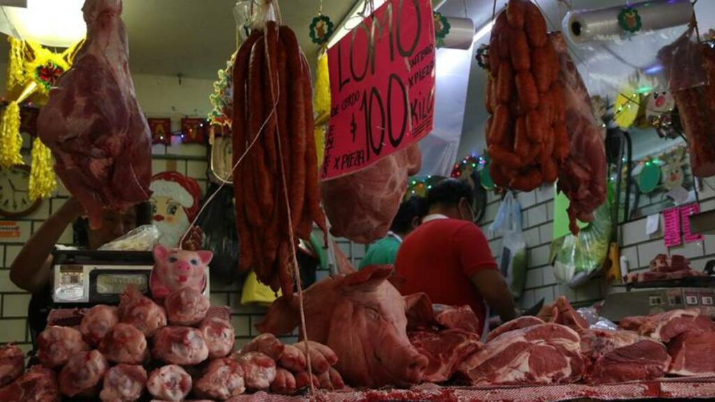 Los altos niveles de inflación en México provocarán que el consumo de carne continúe creciendo durante este año pero a una menor velocidad.