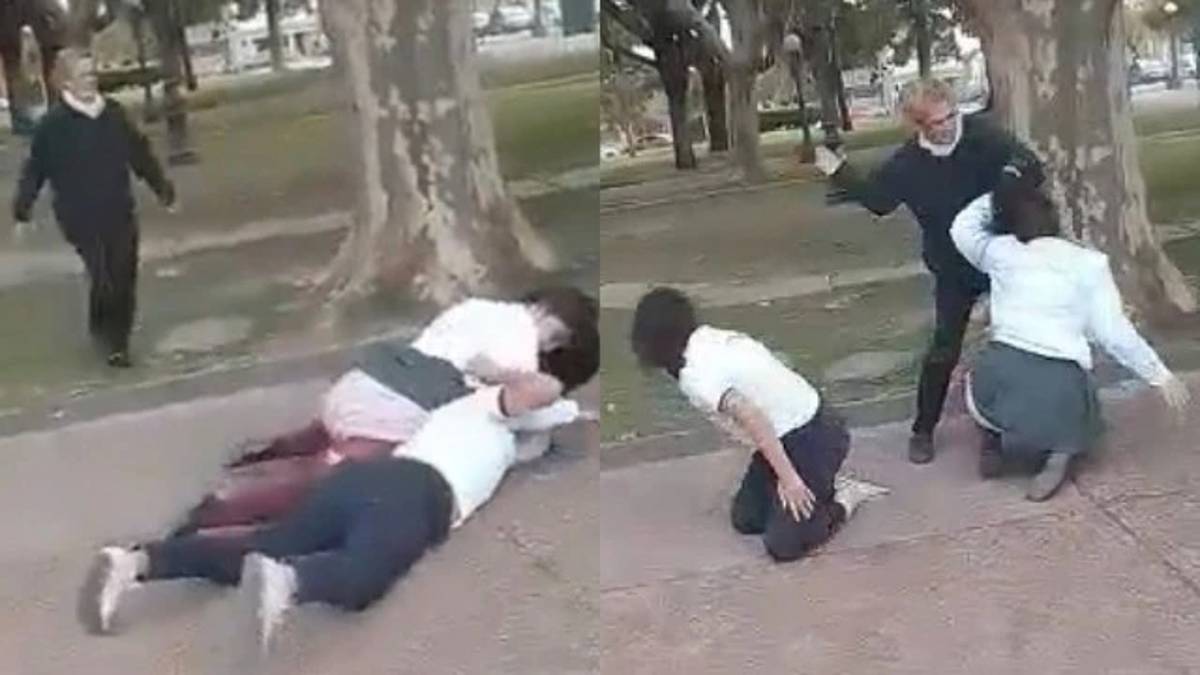 En la Plaza San Martín, de Lima, Perú, una maestra calmó una pelea entre alumnas a punta de cachetadas.