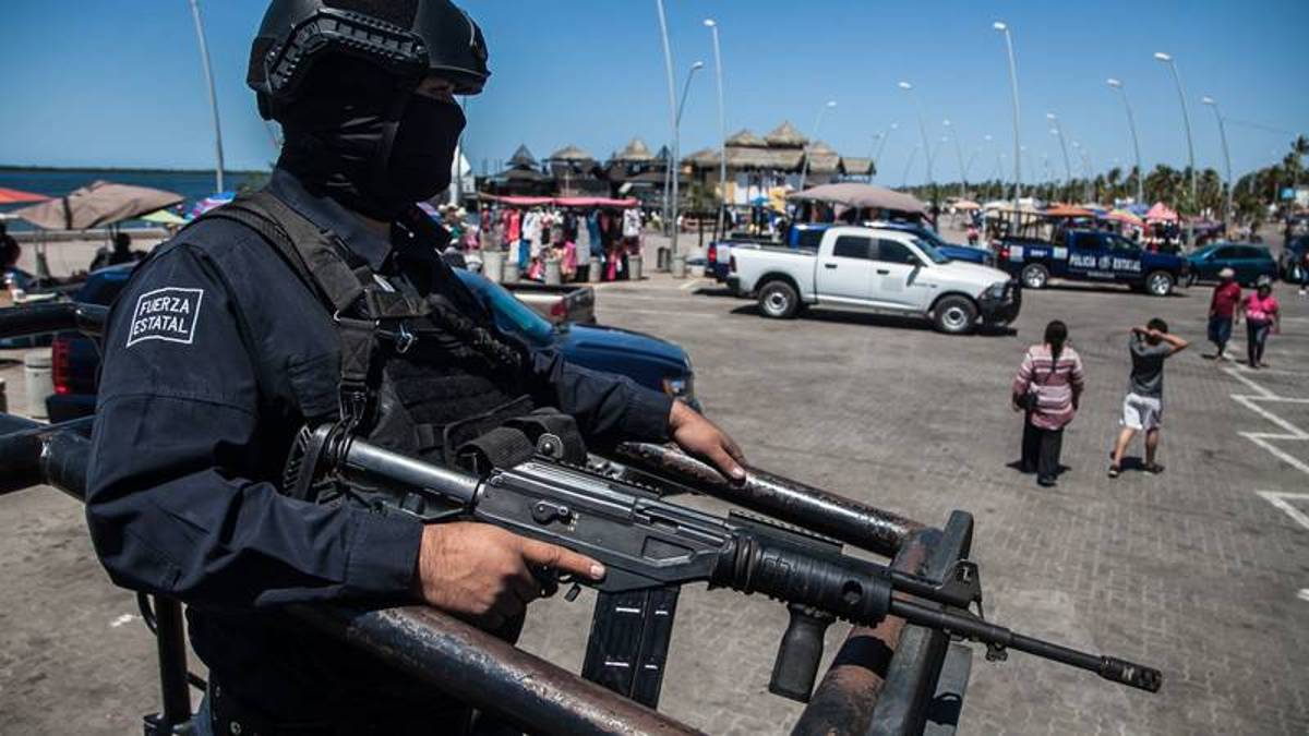 Gobierno de México analiza la posibilidad de que la Sedena fabrique las armas que utilizan las policías mexicanas.
