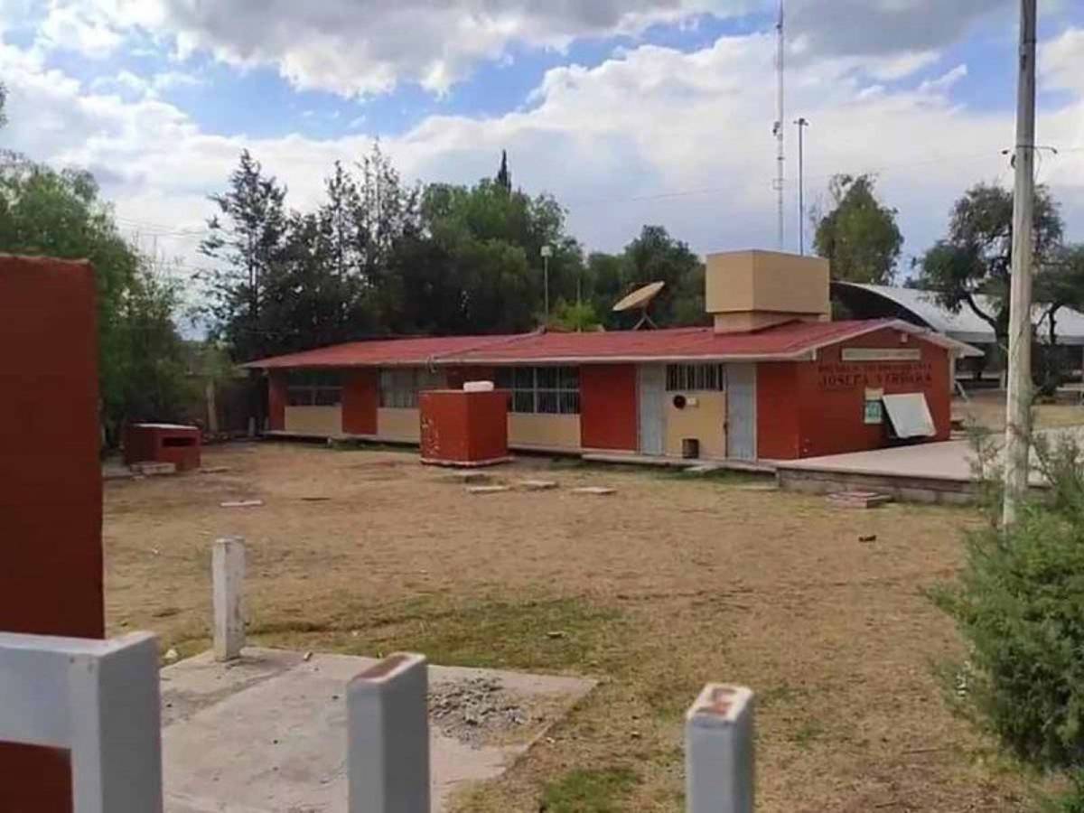 Autoridades educativas y estudiantiles de Querétaro iniciaron una investigación luego de que alumnos de secundaría provocaron quemaduras de segundo y tercer grado a uno de sus compañeros. 