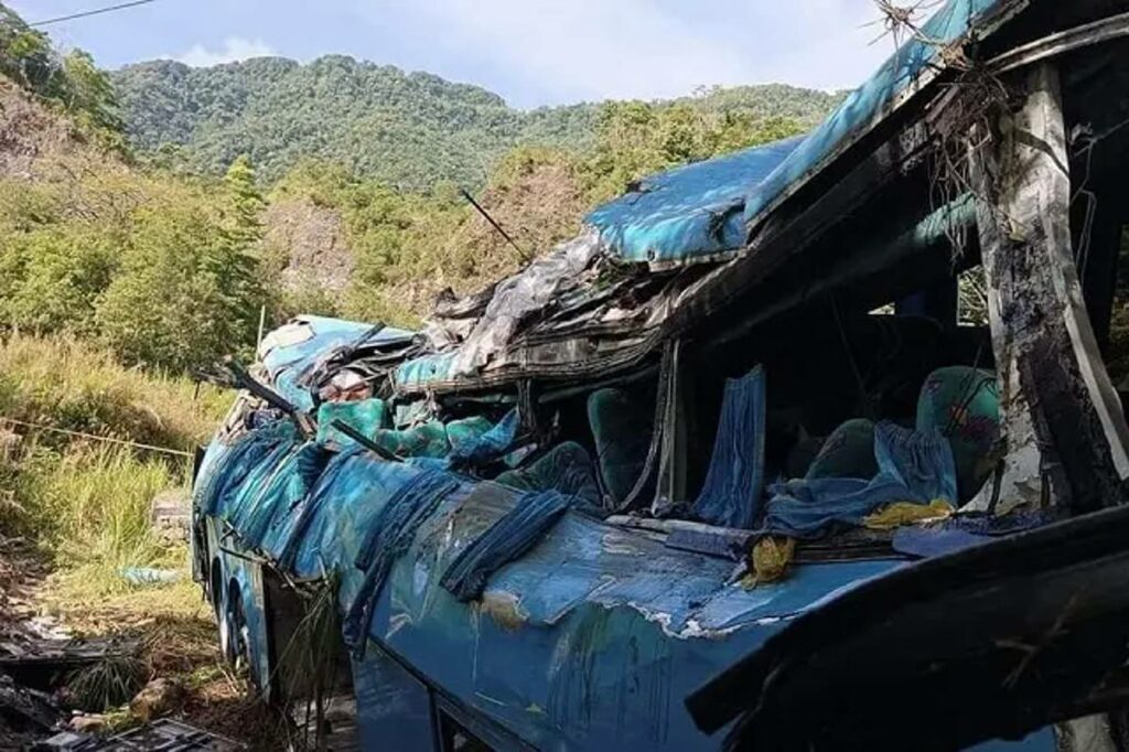 Protección Civil (PC) de Chiapas informó de la volcadura de un autobús que transportaba peregrinos en el tramo carretero de Antigua