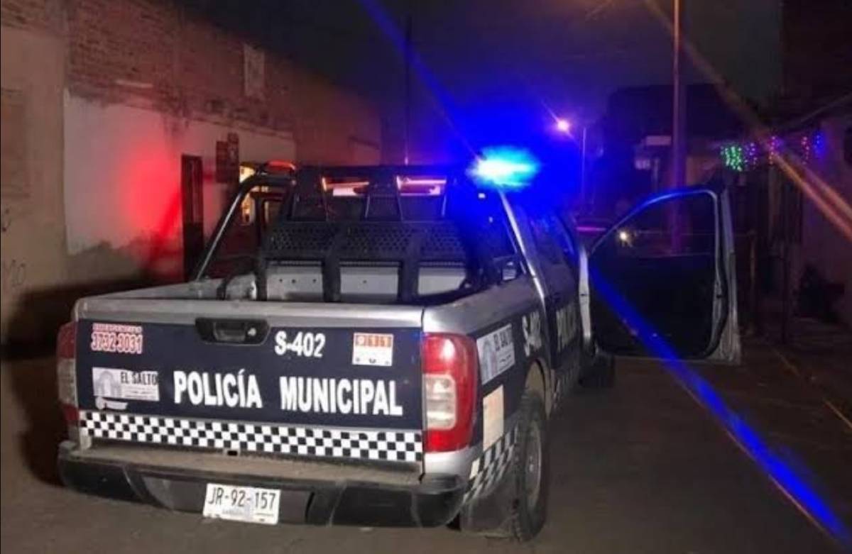 Un enfrentamiento registrado la noche de este miércoles afuera de la finca Los Minerales en El Salto, Jalisco, dejó al menos cuatro policías y cinco civiles muertos.