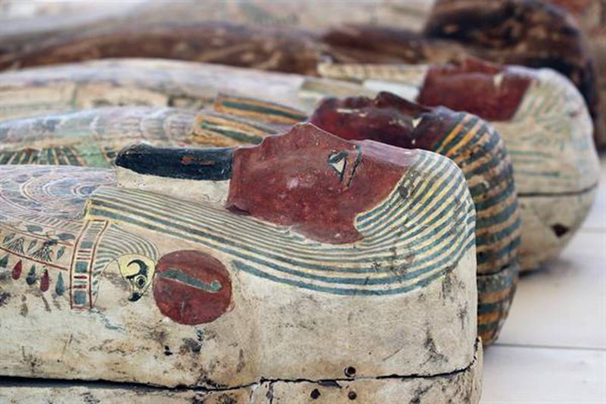 Una misión arqueológica egipcia ha hallado el que se considera el primer escondite con más de un centenar de sarcófagos de bronce que datan del Periodo Tardío