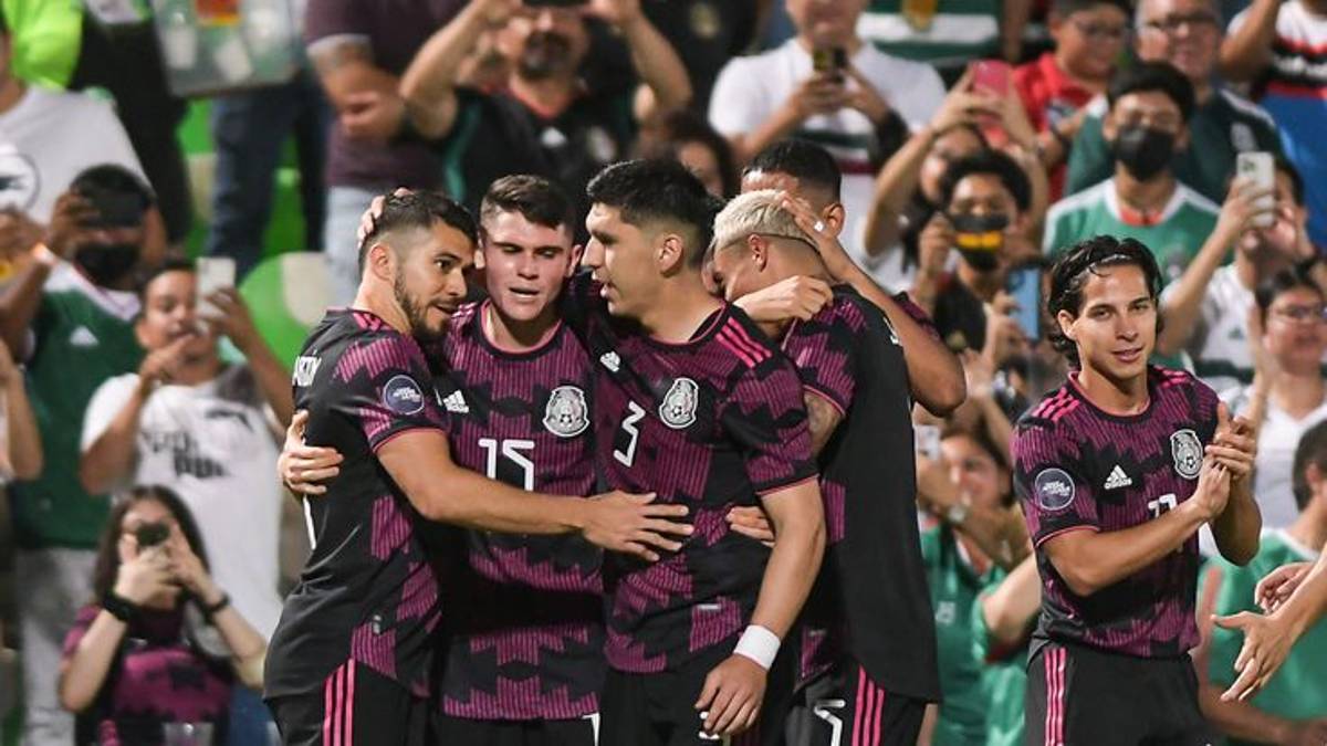 México no buscaba quién se la hizo, pero sí quién se la pagara y se desquitó al vencer 3-0 a una débil Surinam