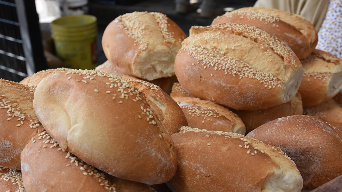 En menos de un año los insumos básicos para el pan, como harina, por ejemplo, se incrementaron al doble o más.