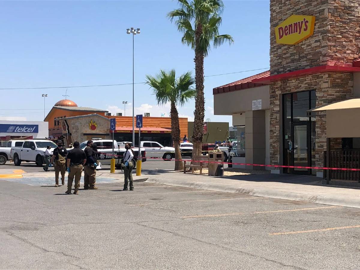 Al menos cuatro personas habrían perdido la vida la mañana de este jueves, después de que sujetos presuntamente armados ingresaron y dispararon al interior de un restaurante en Ciudad Juarez, Chihuahua.