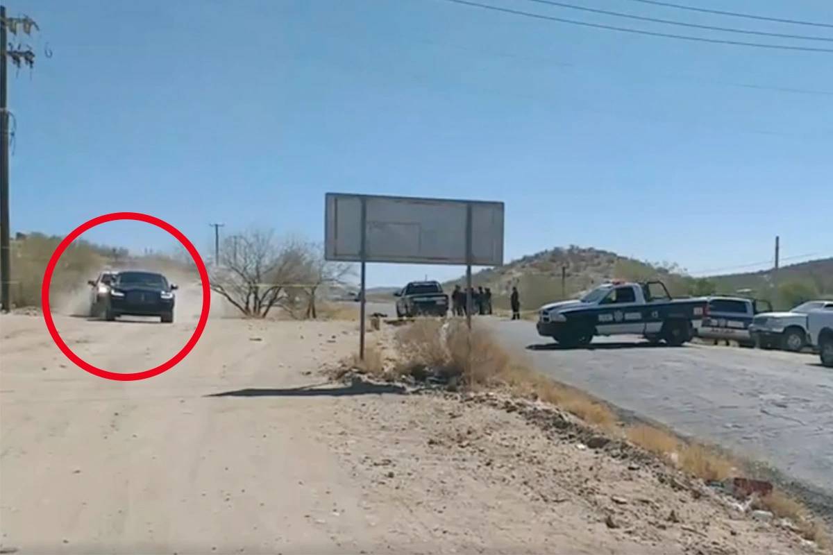 En presencia de elementos de seguridad de Sonora, un periodista sufrió el robo de su teléfono celular por presuntos hombres armados