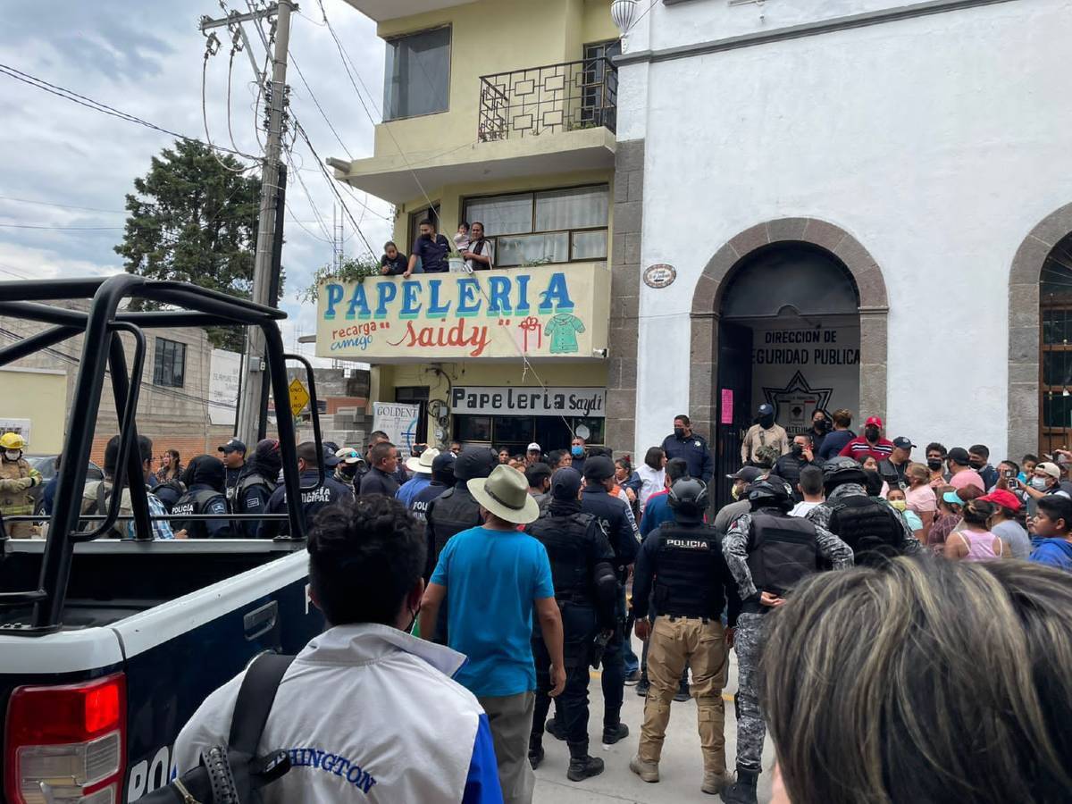 Habitantes de la Magdalena Tlaltelulco, en Tlaxcala, intentaron linchar a dos presuntas secuestradoras.