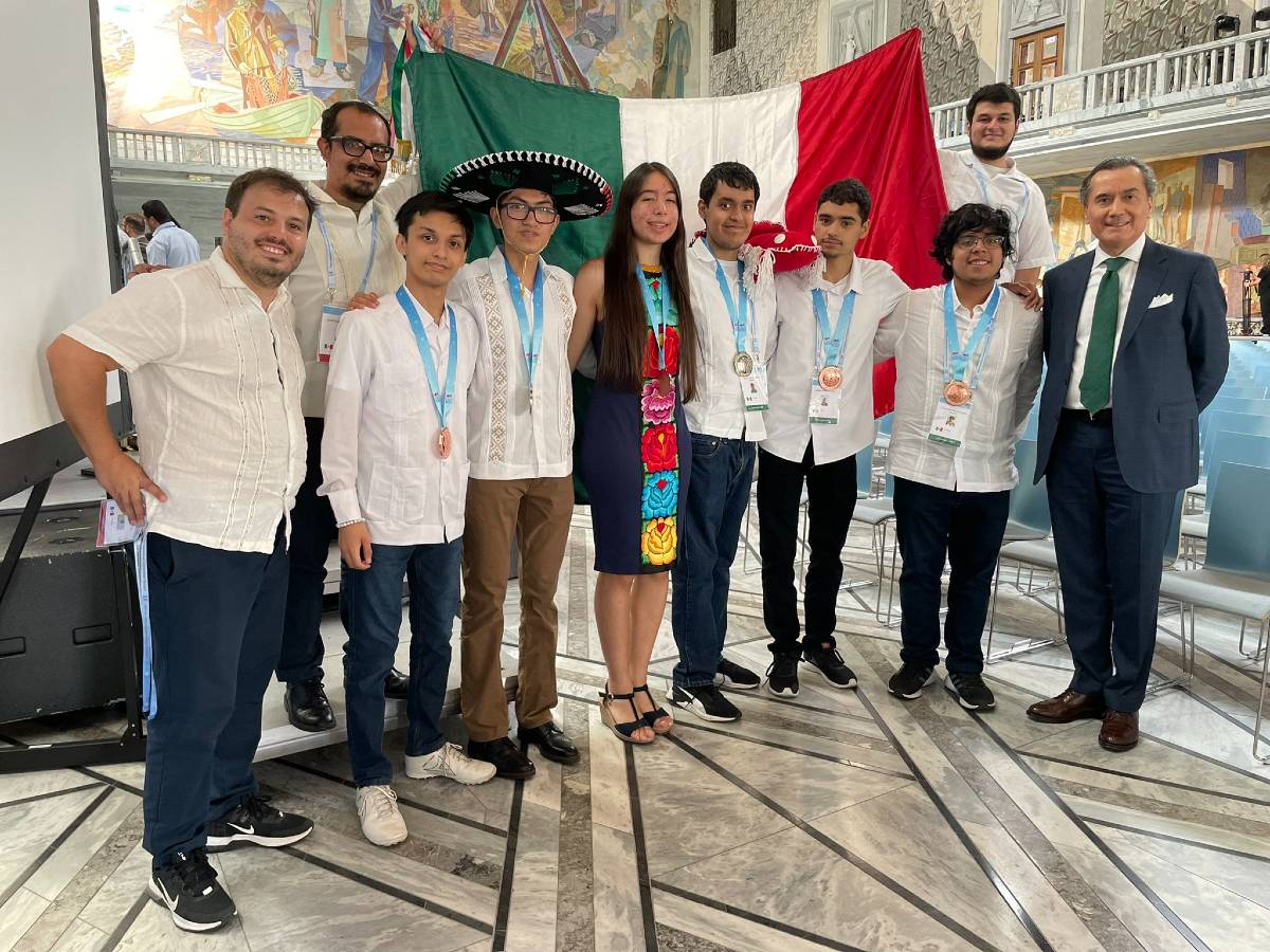 El equipo mexicano que participó en la Olimpiada Internacional de Matemáticas (IMO por sus siglas en inglés), celebrada este año en Oslo, Noruega, consiguió un nuevo récord