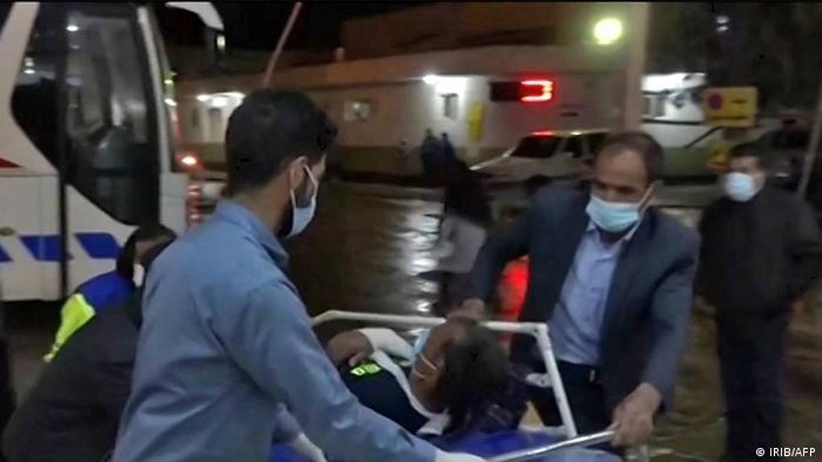 Al menos tres personas murieron y 19 resultaron heridas en un potente terremoto que estremeció la mañana de este sábado el sur de Irán