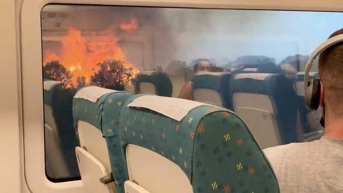 Momentos de angustia vivieron los usuarios de un tren de pasajeros al quedar atrapados en medio de un incendio
