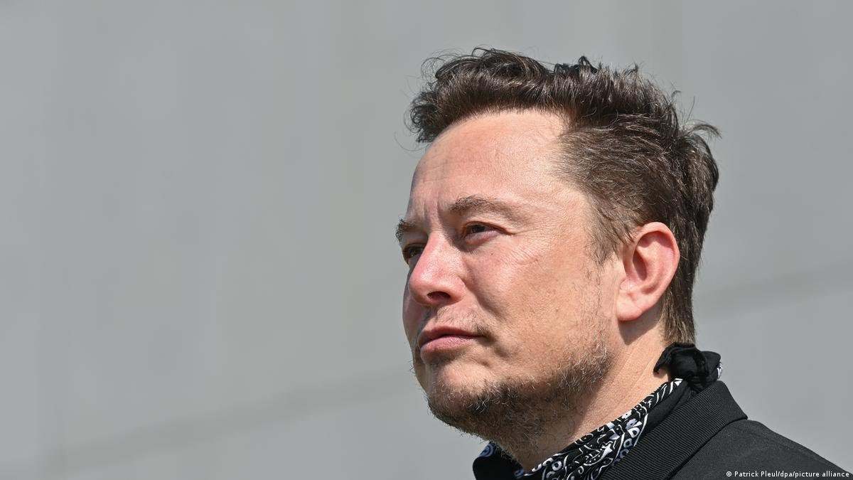 Elon Musk, dueño de Tesla y SpaceX, dijo que comprará el club de fútbol inglés Manchester United.