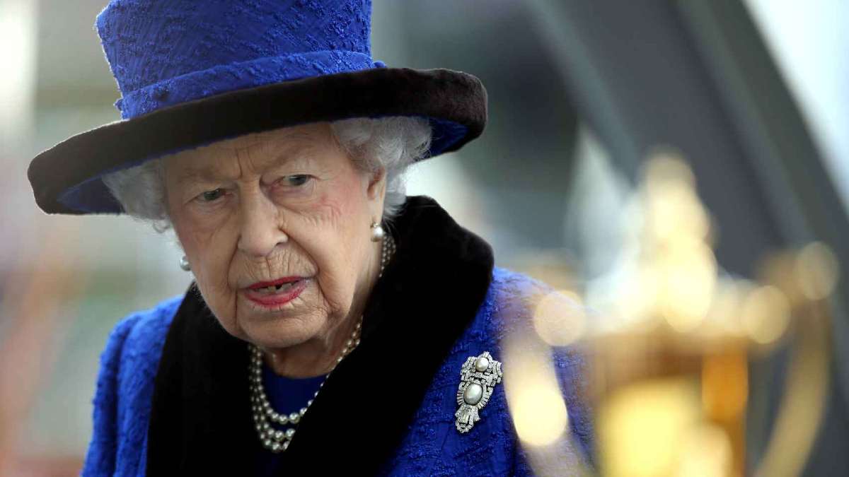 El palacio de Buckingham ha comunicado: "La reina ha muerto en paz en Balmoral esta tarde