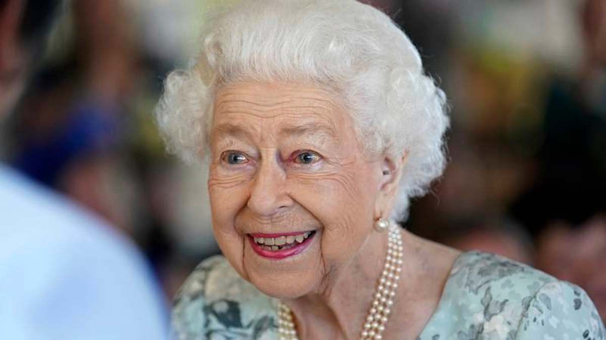 Los médicos de la reina Isabel II dicen que están “preocupados por la salud de Su Majestad”