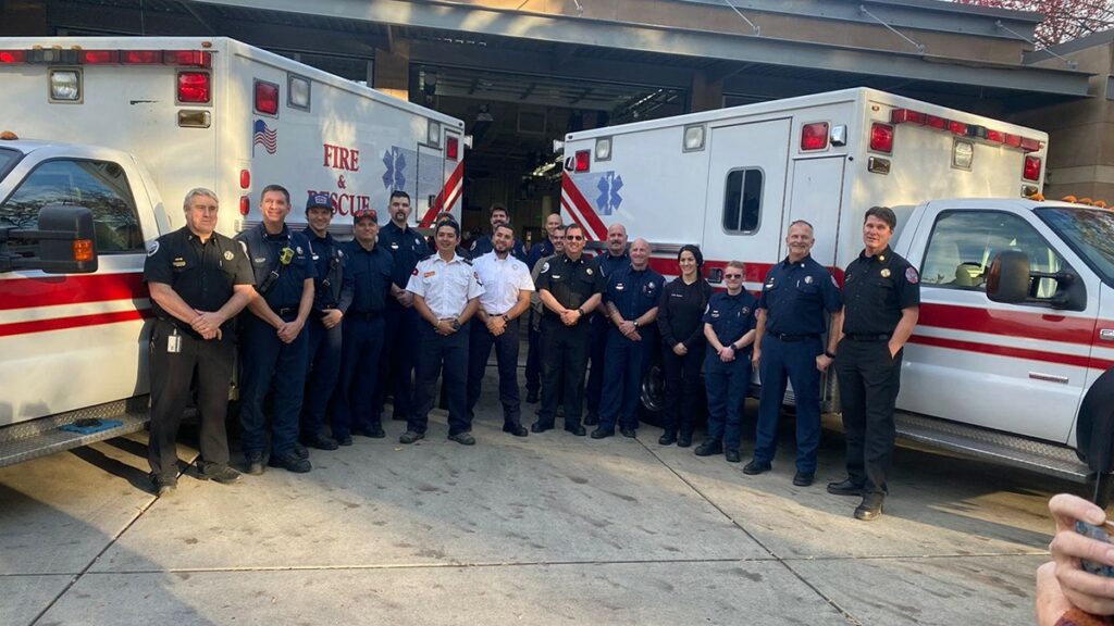 El Departamento de Bomberos de Ashland donó dos ambulancias para el uso del Cuerpo de Bomberos Voluntarios y Protección Civil.