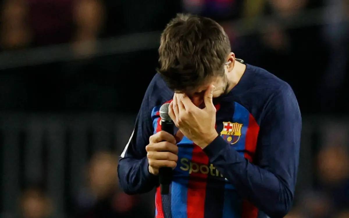Gerard Piqué se despidió este sábado de la afición azulgrana en el Camp Nou tras la victoria del Barcelon ante UD Almeria por 2-0.
