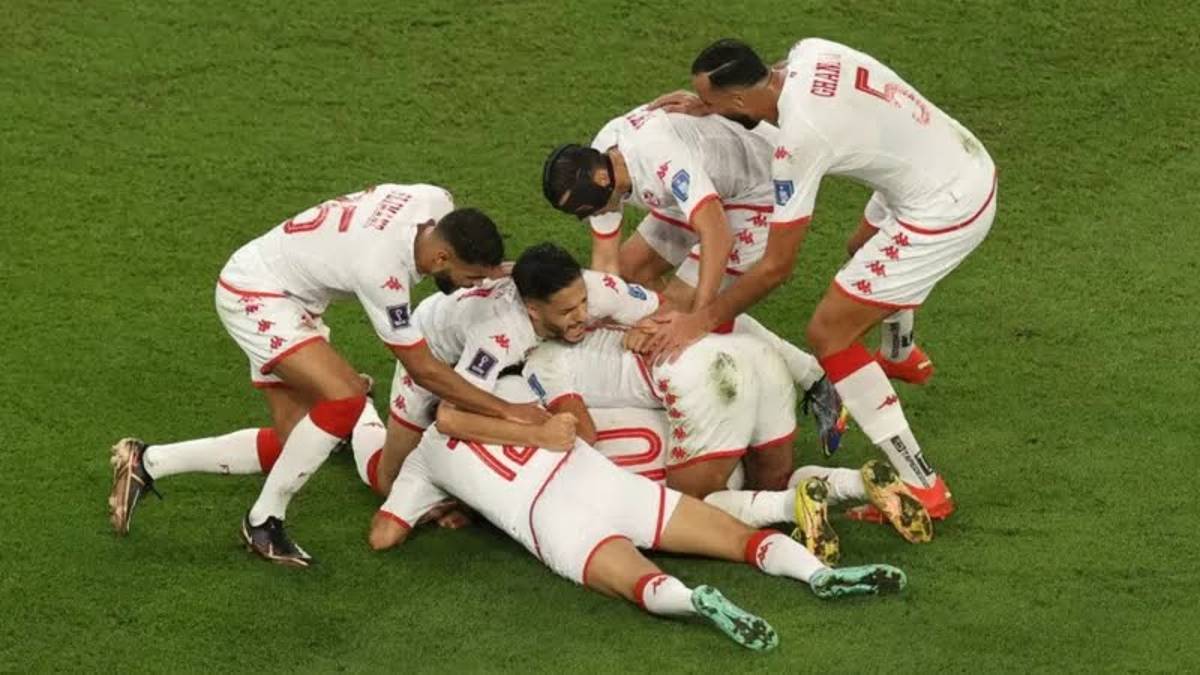 Con un solitario gol, Túnez logró este miércoles una victoria histórica en el Mundial al derrotar 1-0 a la actual campeona del mundo, Francia.
