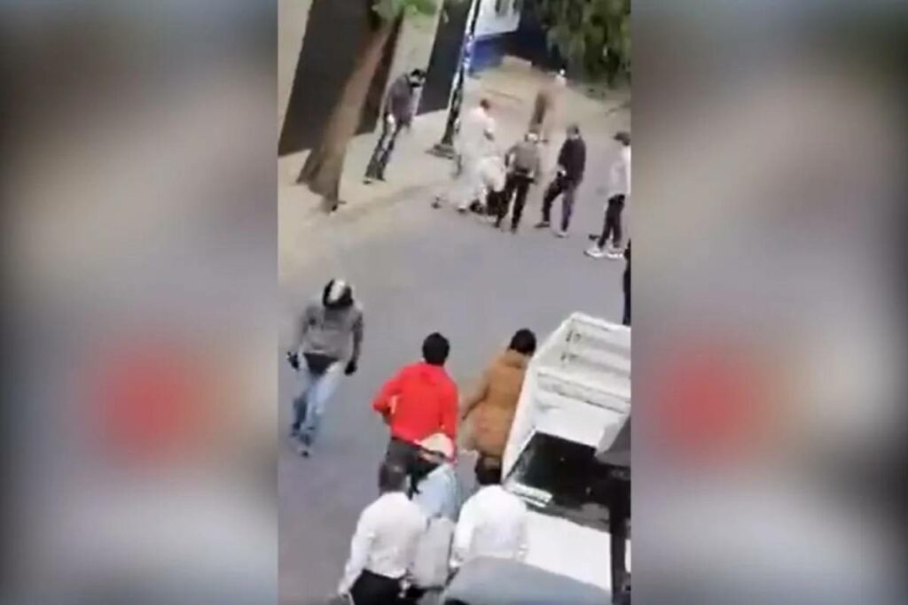 Pobladores sometieron y dieron una golpiza a un presunto ladrón en calles de Oaxaca.