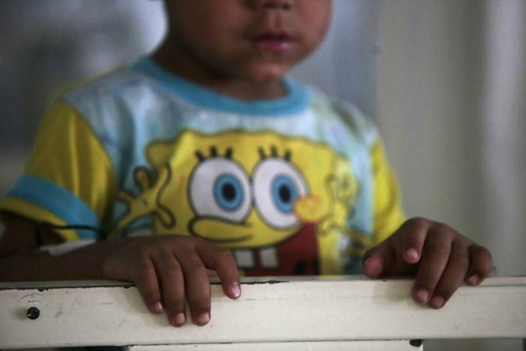 Dos de los tres menores con posible contagio de rabia en Palo de Lima, San Lorenzo Texmelúcan, mantienen un estado de salud “sumamente crítico”, informó Ana Lilia Velasco Hernández, secretaria de Salud de Oaxaca.