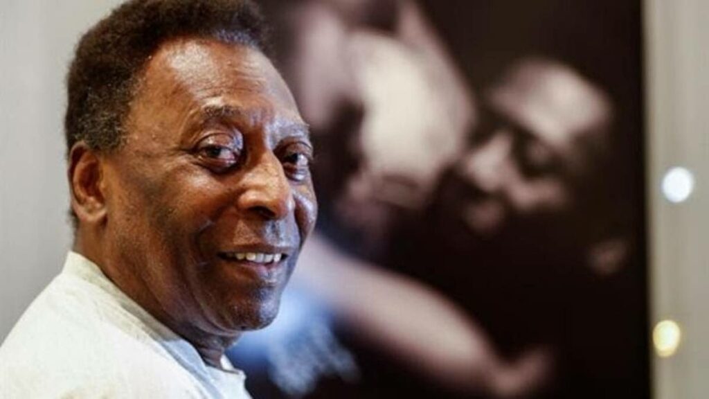 Murió el astro del fútbol Pelé a los 82 años, confirmó su hija en Instagram.