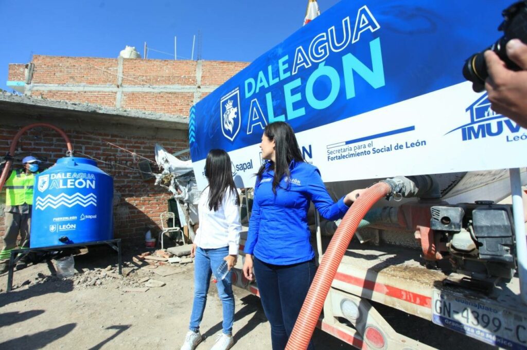 A 17 colonias irregulares llegará el programa de tinacos “Dale Agua a León”. 