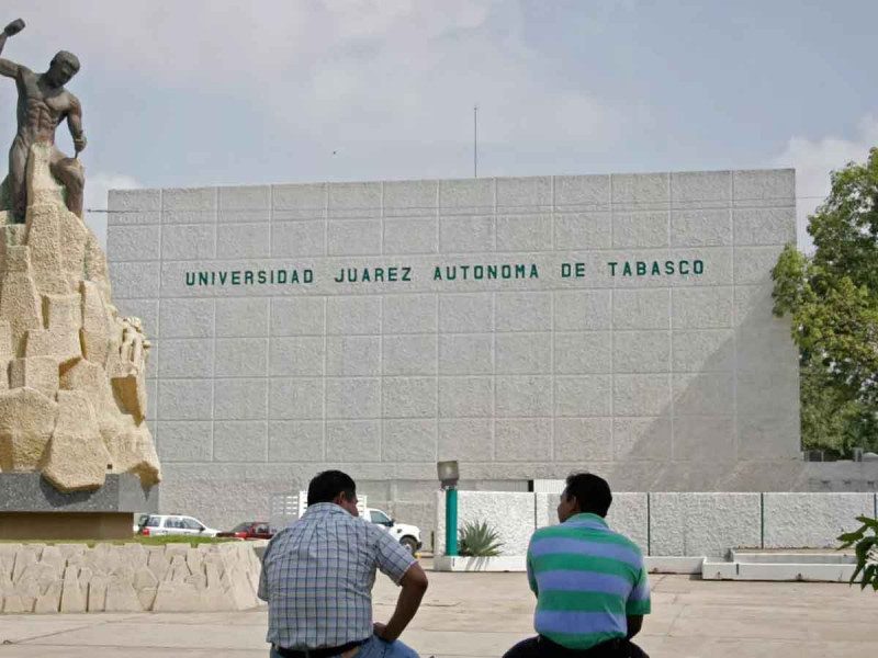 El rector de la Universidad Juárez Autónoma de Tabasco (UJAT), Guillermo Narvaez Osorio, reveló que en el último semestre se detectó la venta de tesis