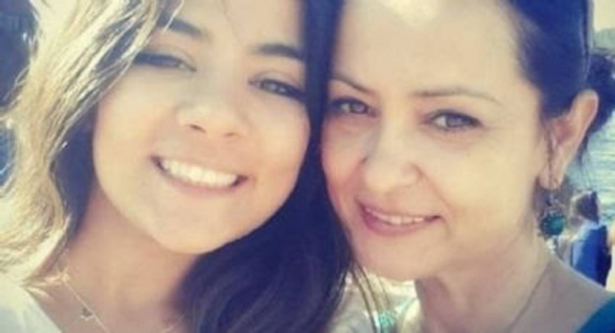 La actriz Emel Atici perdió la vida junto a su hija Püryan, tras quedar atrapadas bajo los escombros.