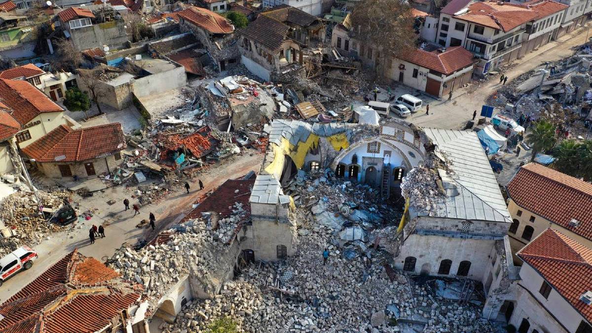 Al menos una persona ha muerto y cerca de 70 han resultado heridas a causa de un terremoto de magnitud 5,6.
