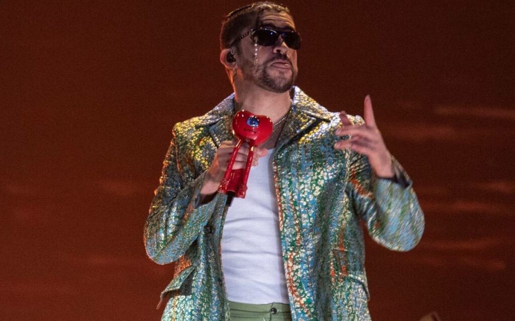 El cantante puertorriqueño Bad Bunny ahora enfrenta una nueva polémica: su exnovia Carliz de la Cruz lo acaba de demandar.