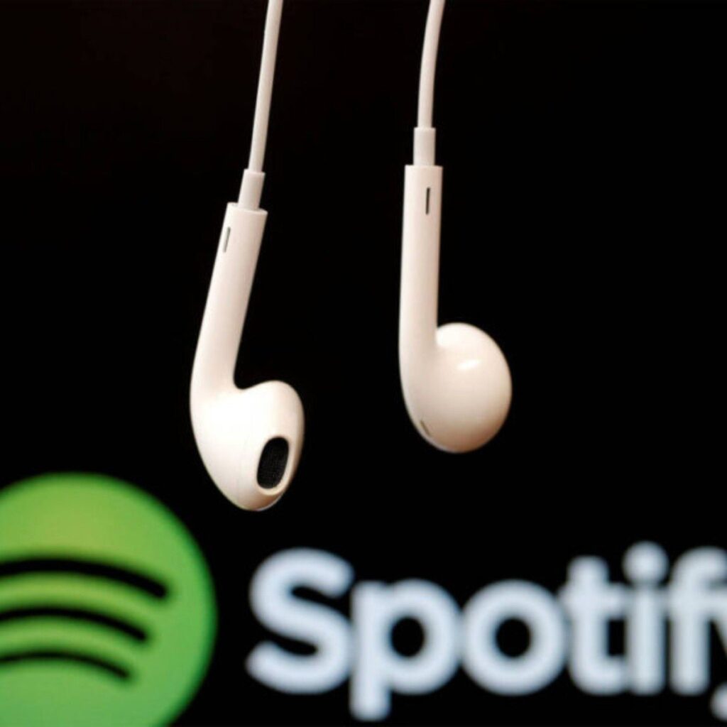 Spotify dijo este miércoles que implementará nuevas funciones, como reproducción aleatoria inteligente y vistas previas de podcasts.