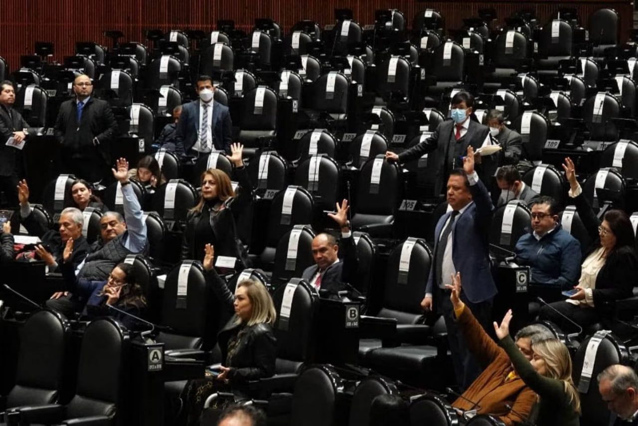 Cámara de Diputados aprobó con 25 votos a favor y cinco abstenciones del PAN, reducir la semana laboral de 48 a 40 horas.