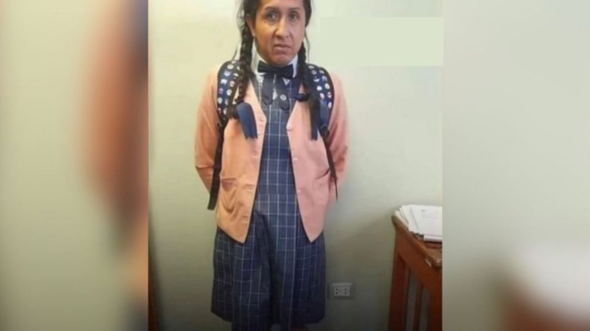 Un indignante caso ocurrió en Perú donde un sujeto se disfrazó con el uniforme de una niña para hacerse pasar por una niña y entrar a una escuela a tomarle fotografías a niñas