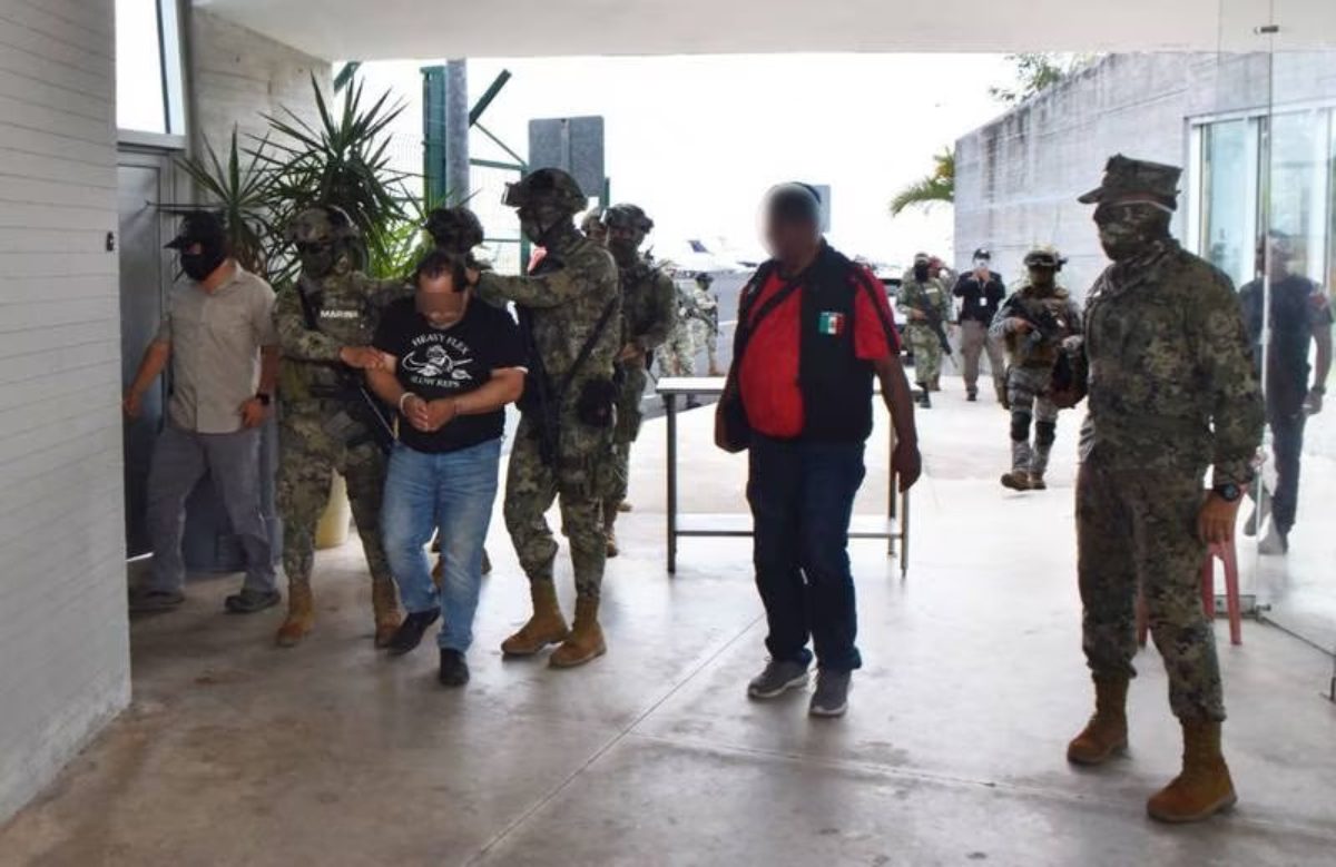 Fuerzas federales encabezadas por la Marina Armada detuvieron anoche a Héctor Elías Flores Aceves, alias “El 15”.