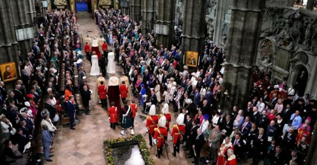 Carlos III fue coronado el sábado en la Abadía de Westminster, en una ceremonia basada en tradiciones antiguas.