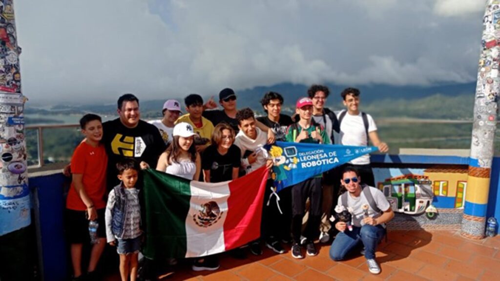 Estudiantes de León quedaron Campeones del torneo ‘RoboJam Latam’ durante un torneo internacional de robótica llevado a cabo en Colombia.