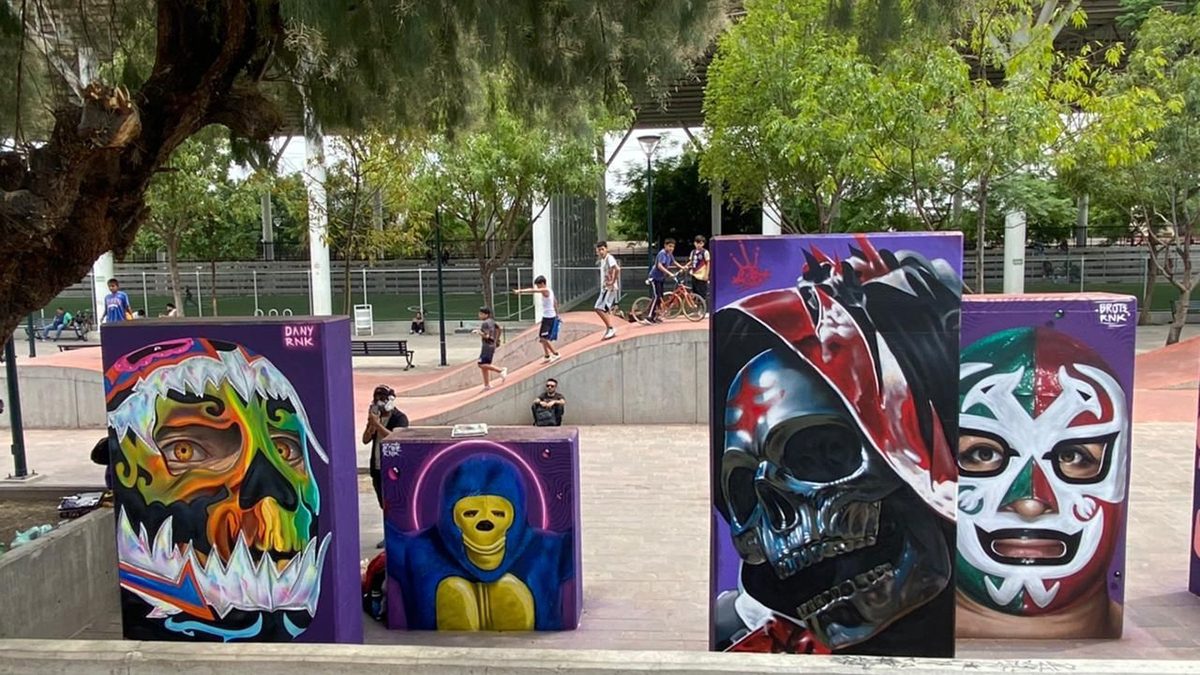 Uno de los eventos favoritos de arte urbano en León es ‘De dos a tres caídas’, que reúne muralistas y estrellas de la lucha libre.