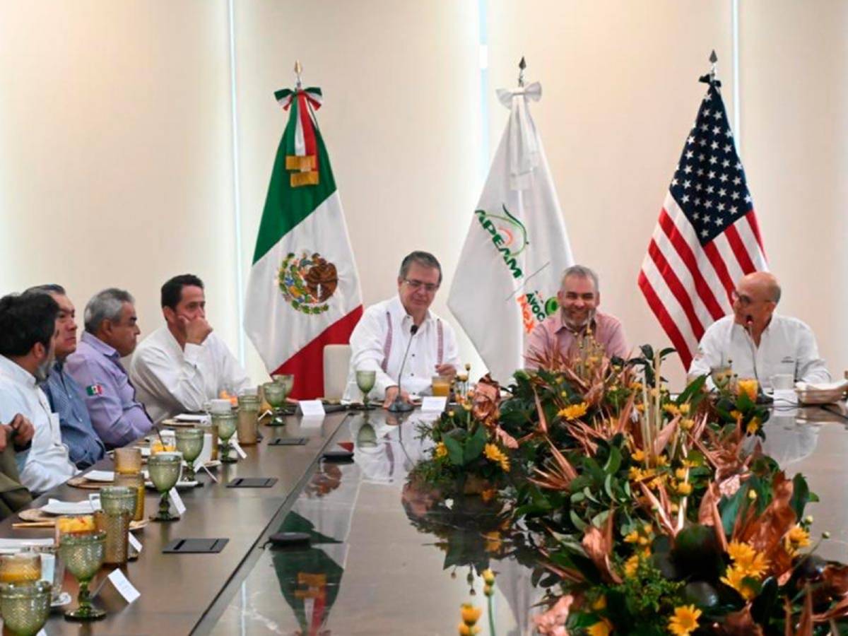 Marcelo Ebrard, sostuvo un encuentro este domingo en Uruapan junto con el gobernador del de Michoacán, Alfredo Ramírez Bedolla.