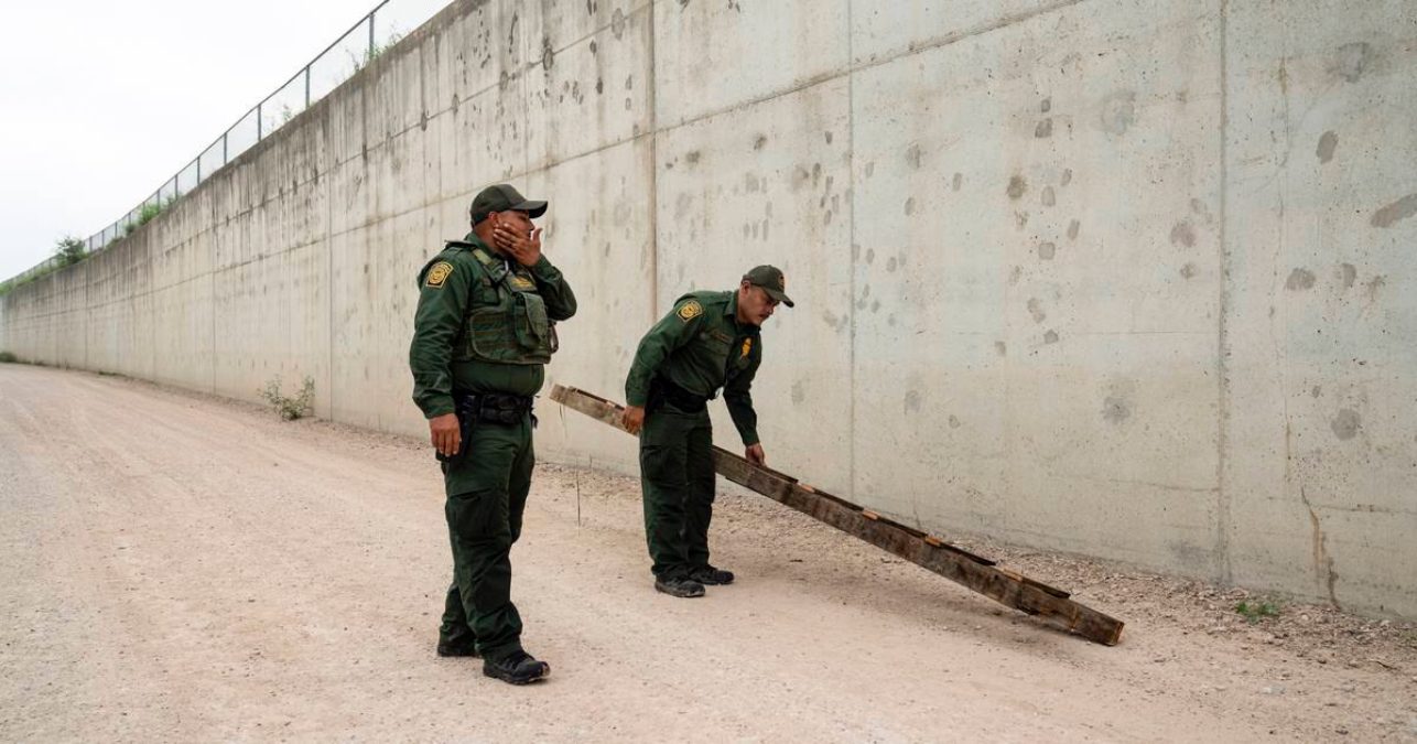 Los republicanos en la Cámara de Representantes aprobaron un proyecto de ley para construir un muro fronterizo entre Estados Unidos y México.