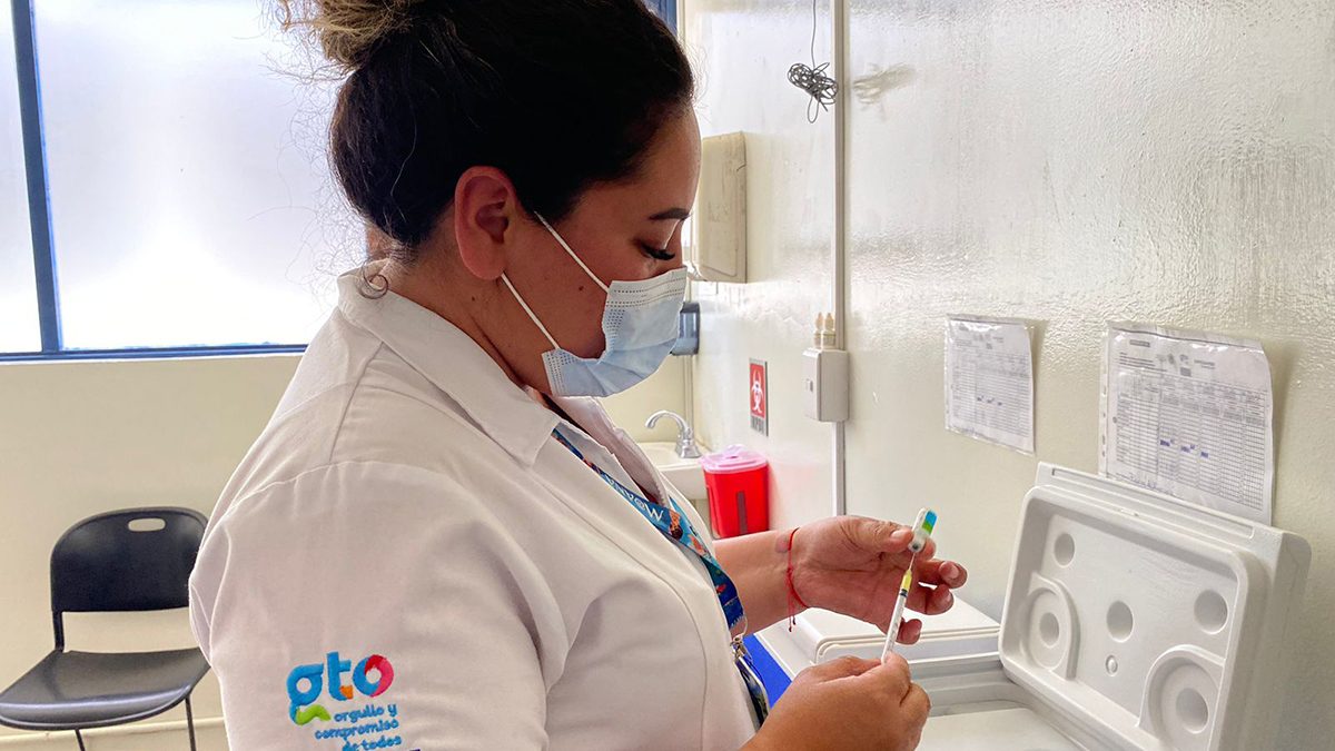 La Secretaría de Salud de Guanajuato dio a conocer que mantiene una vacunación permanente para niños y niñas menores de diferentes rangos de edad.