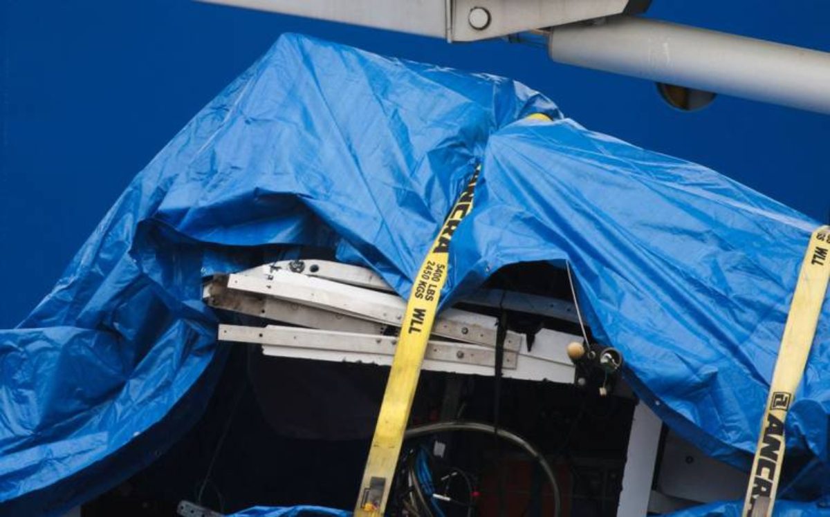 Expertos encargados de la investigación sobre el submarino Titán encontraron posibles restos humanos entre los fragmentos rescatados