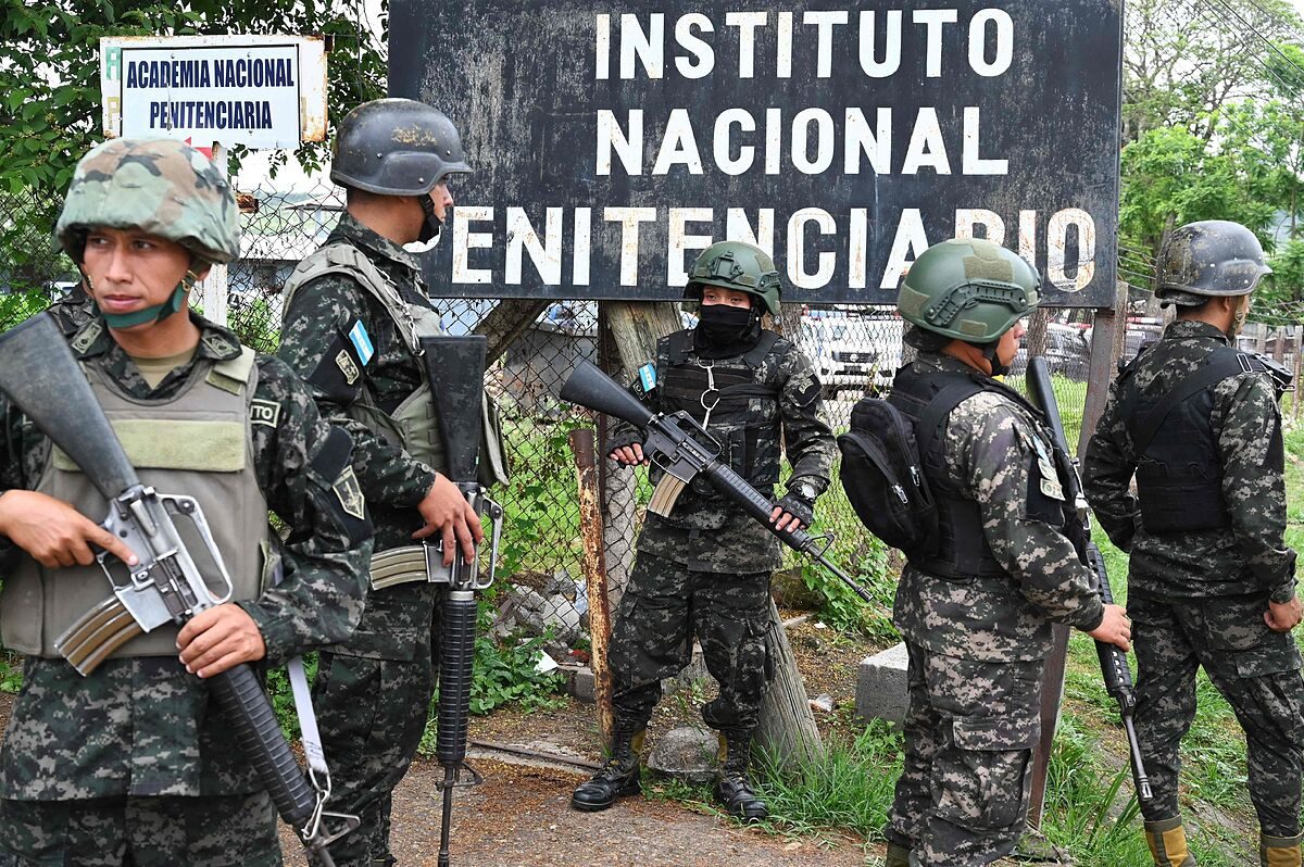 Las pandillas Mara Salvatrucha y Barrio 18 tuvieron una guerra sangrienta en una cárcel de mujeres en Honduras.