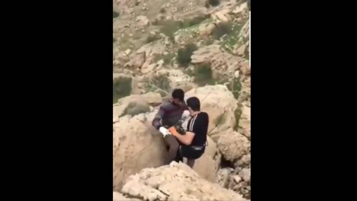 En redes sociales circula un impactante vídeo donde se observa un accidente de tirolesa ocurrido en Israel.