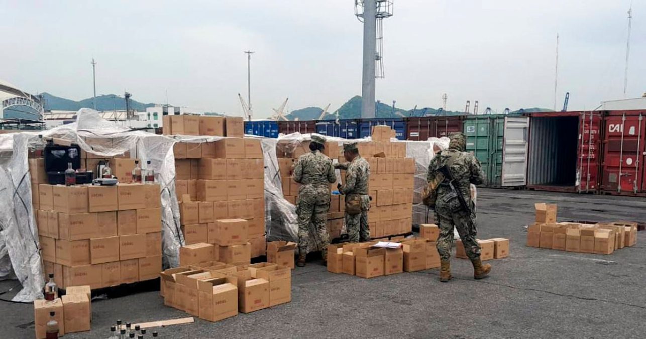 El enorme cargamento de metanfetamina fue encontrado en una embarcación con bandera de Liberia en el puerto de Manzanillo.
