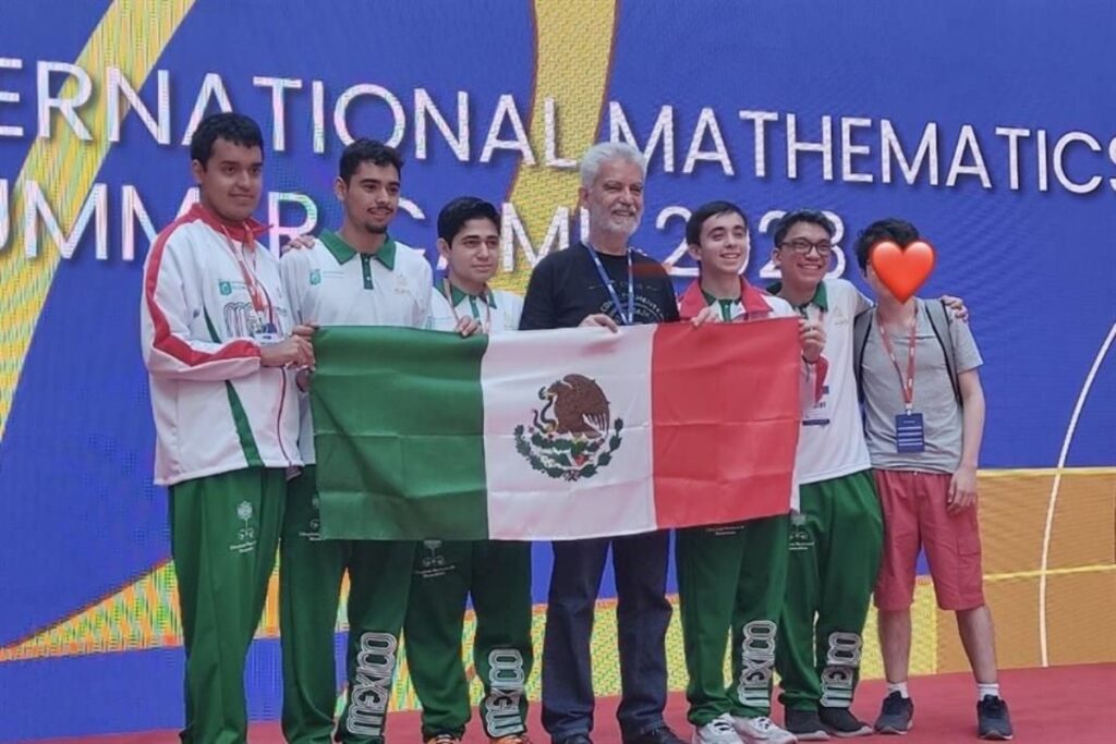 Estudiantes mexicanos del nivel medio superior obtuvieron el oro en un concurso internacional de matemáticas realizado en Japón.