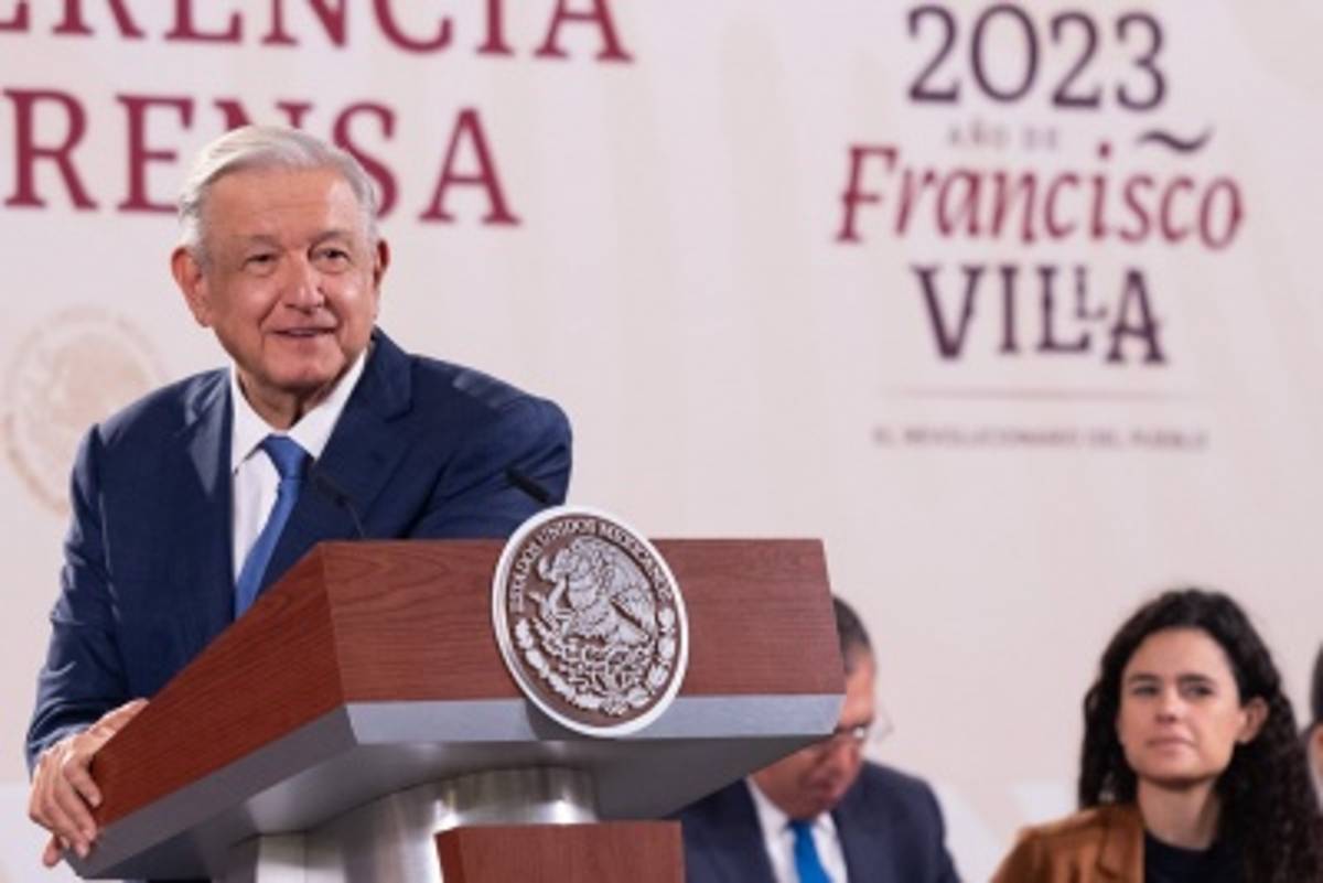 López Obrador dijo que ojalá los gobernadores de Texas, Greg Abbott, y de Florida, Ron DeSantis, aprendan que a México se le debe respetar.