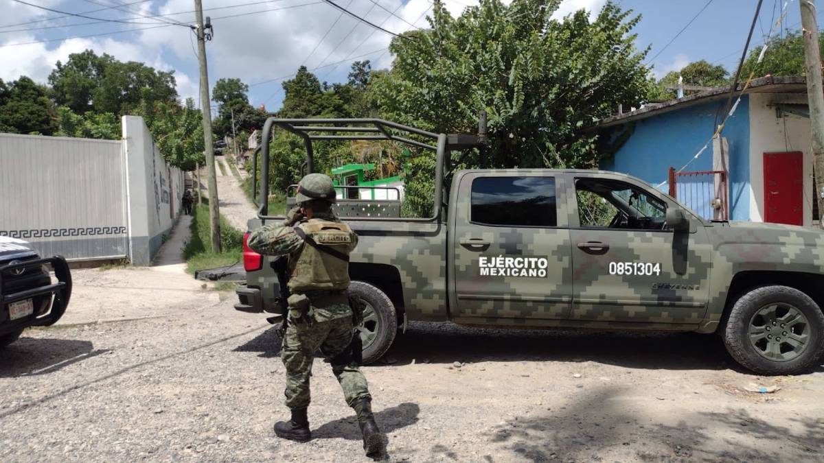En Poza Rica, Veracruz, elementos de Seguridad Pública, el Ejército y la Fiscalía local encontraron los restos de al menos 34 personas.