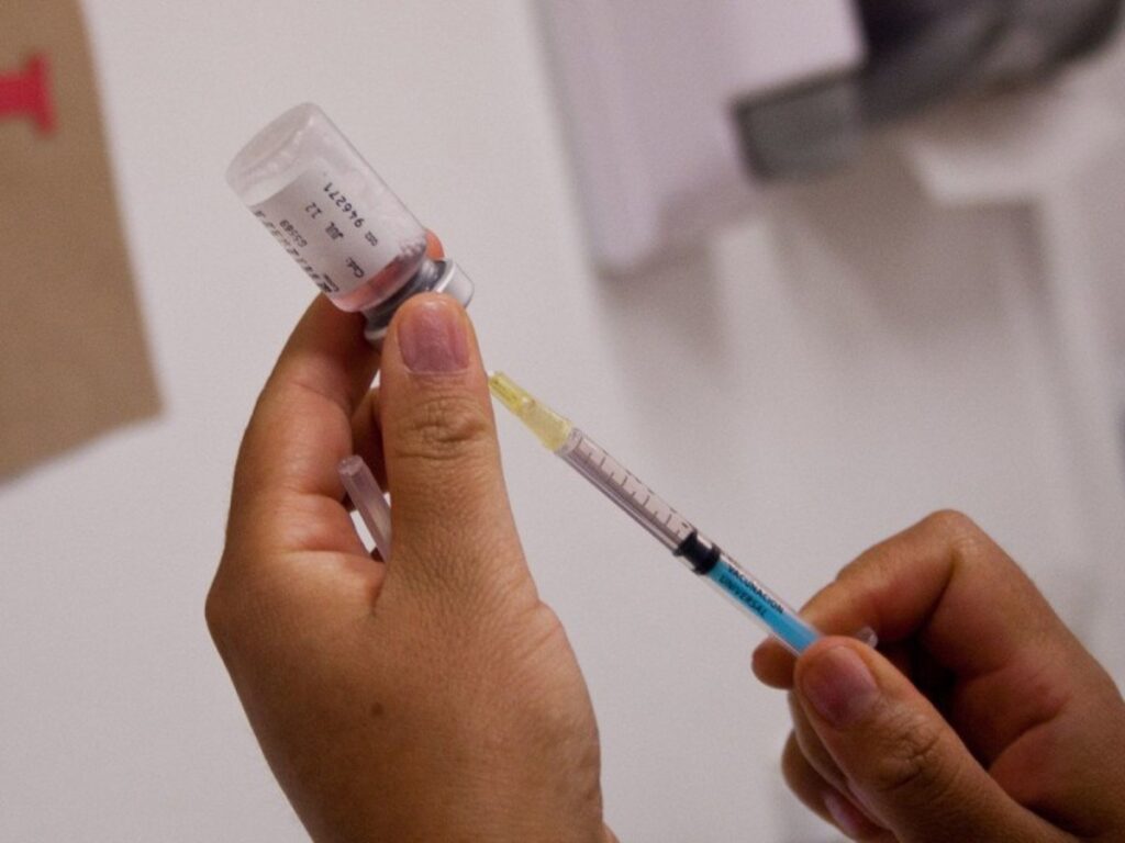 Después de años de descensos en la cobertura de vacunación contra el sarampión, los casos de las muertes subieron un 43%.