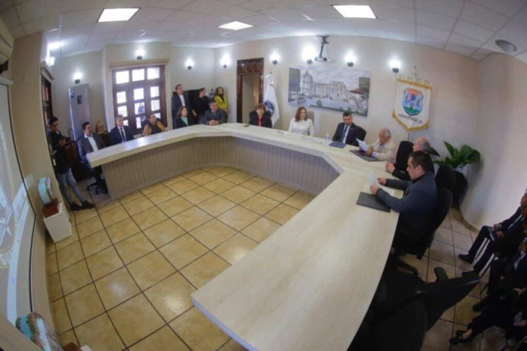 Ma. De los Ángeles López Bedolla, el titular de la Fiscalía de Guanajuato agradeció al municipio la donación de un terreno de dos hectáreas.