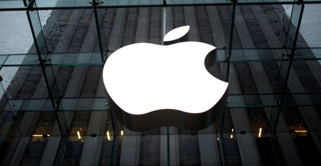 Apple, con sede en Cupertino (California), negó las acusaciones y acusó al gobierno de haberse extralimitado.